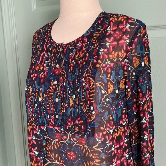 🌿CONVERSE sheer floral blouse with pleating detail and half button front - Picture 2 of 13